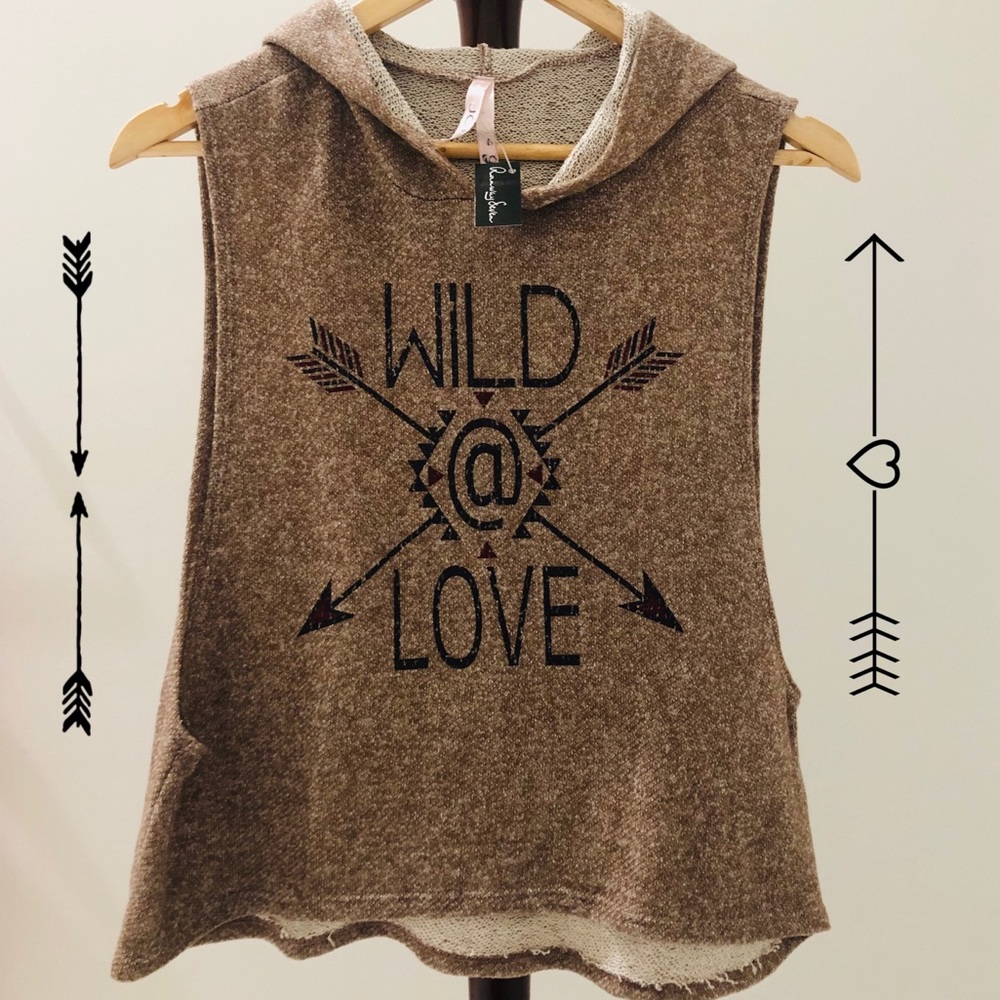 SLEEVELESS TOP WITH HOODIE